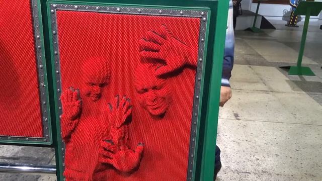 Выставка "Кварки" смотреть онлайн