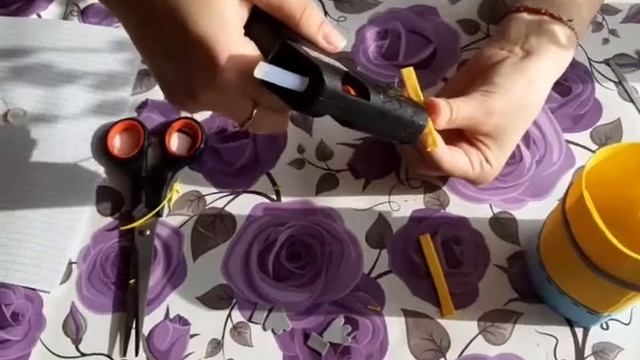 Мастер класс по изготовлению креативного стаканчика для карандашей.