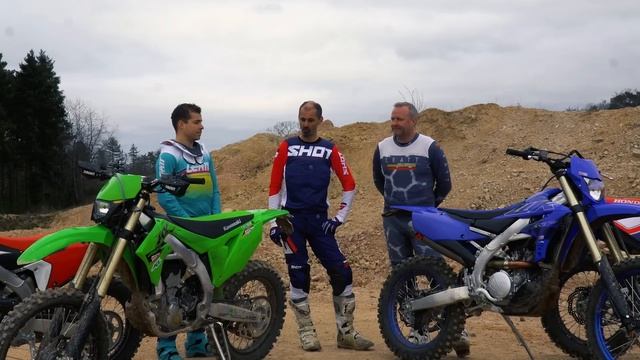 Essai Comparatif 250 4T : La contre-attaque japonaise ! смотреть онлайн