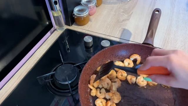 Креветки с чесноком / Простой рецепт / Креветки в сливочном соусе / Креветки в соевом соусе