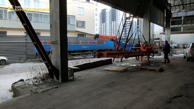 Отгрузка двух буровых установок для геологии - УРБ 2Д3 на санях в Хабаровск. Видео от ЗБТ смотреть онлайн