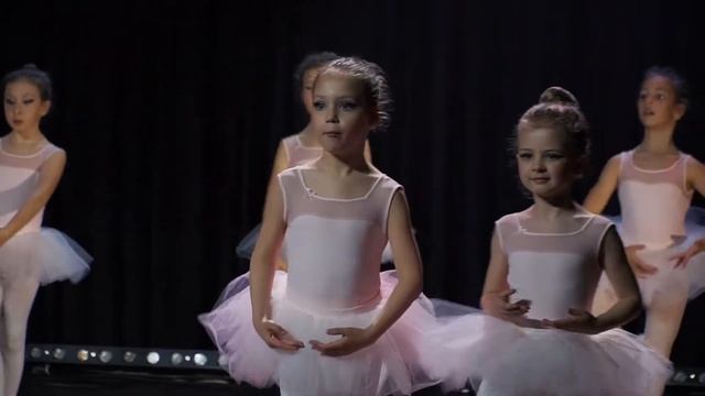 Арт-студия "Искра" - "Легкость" смотреть онлайн
