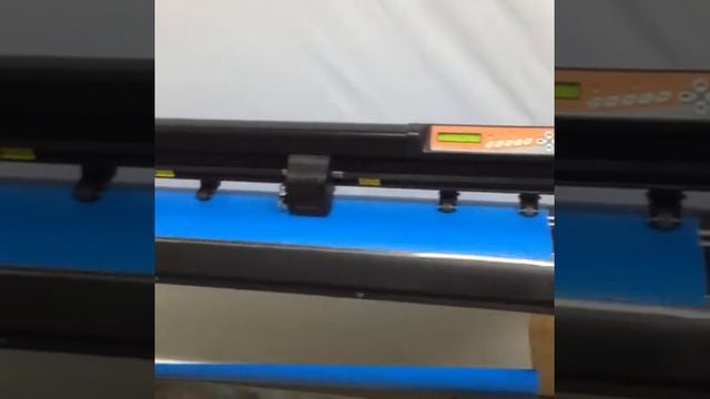 По резка плоттером пленки Oracal для поклейки рекламы на машину смотреть онлайн