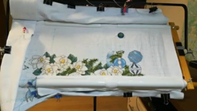 Юбка под елку NeedleTreasures Голубой венок морозника смотреть онлайн