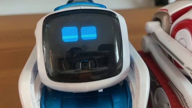 Cozmo VS Roomba 3:Desperate fight смотреть онлайн