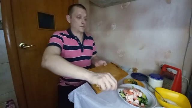 Несколько крабовых палочек и огурец - вкуснейшие салат готов смотреть онлайн