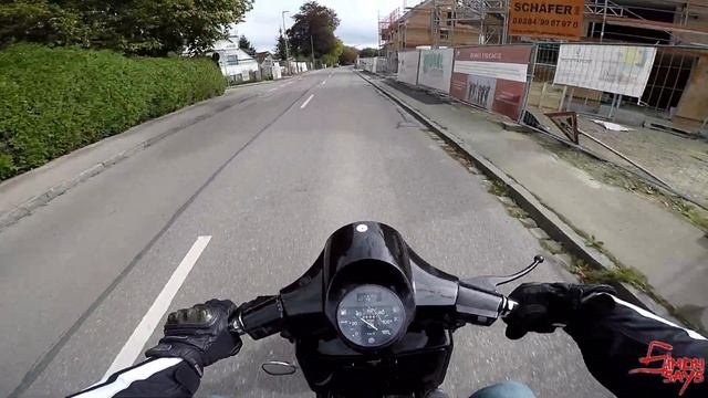 Er fährt einfach raus / Vespa PX 125 crash / Motovlog смотреть онлайн