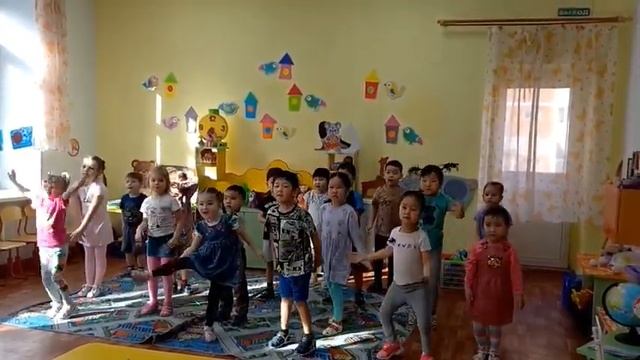 Комплекс утренней зарядки ко "Дню космонавтики" смотреть онлайн