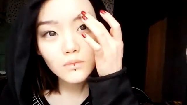 ЛАЙФХАК / ДЕЛАЕМ ИДЕАЛЬНЫЕ БРОВИ НУТЕЛЛОЙ смотреть онлайн