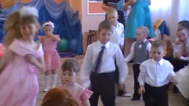 Танец с малышами. Горьковец Архангельск смотреть онлайн