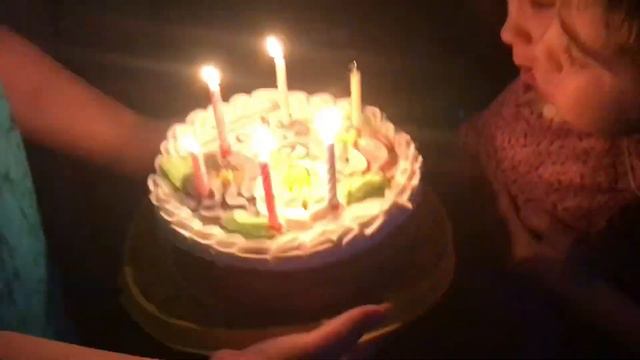 Празднуем день рождения сестры 🎁🥰 смотреть онлайн