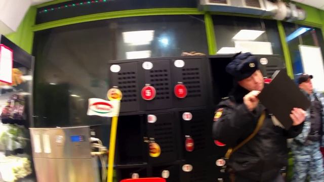 БОРЗЫЙ ОХРАНИК НАПАЛ /НЕ ОСТРАЯ ТЕРРИТОРИАЛЬНАЯ УПРАВЛЯЮЩАЯ смотреть онлайн