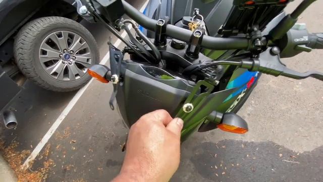 Suzuki GSX S750 Windscreen Unbox And Install Hints смотреть онлайн