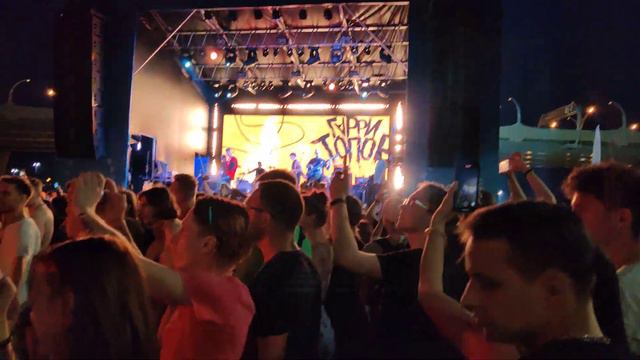 ТОНИ РАУТ И ГАРРИ ТОПОР - БЕНЗИН LIVE 28.08.2022 4K смотреть онлайн