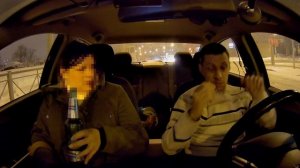 Таксист "подобрал" бухую девушку и делал с ней всякое