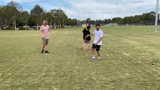 Spin The Bottle And Sprint! смотреть онлайн