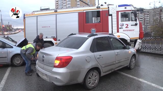 Пежо на сверхзвуке не слышит пожарной сирены. смотреть онлайн