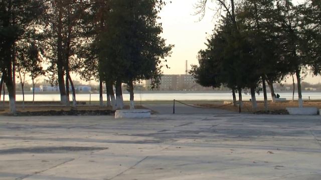 Навои,ул Ленина д 130,Юность,ул Горького А Тимура дома 1, 3 , Дом Быта вид сбоку,фонтан,12.2016 смотреть онлайн