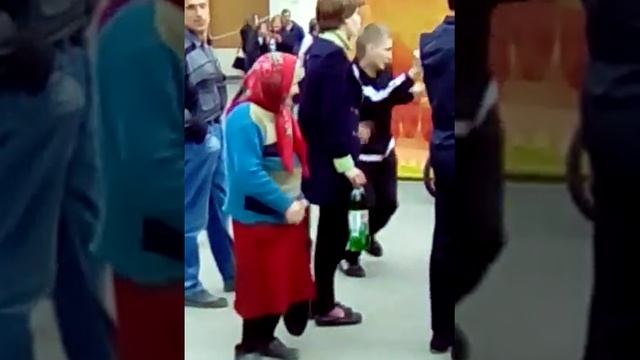 А вы так умеете? :-D Зажигательные танцы от Первомайцев г.Щёкино :-D