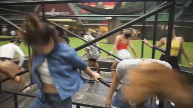 Dance with Melissa @ One Raffles Place! смотреть онлайн