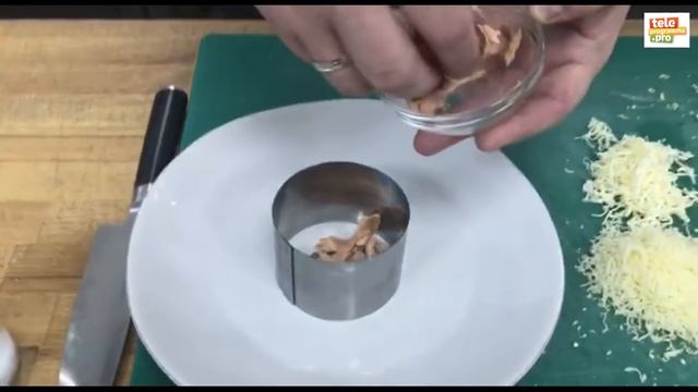 Необычный рецепт салата «Мимоза» от шеф-повара шоу «Пять ужинов» смотреть онлайн