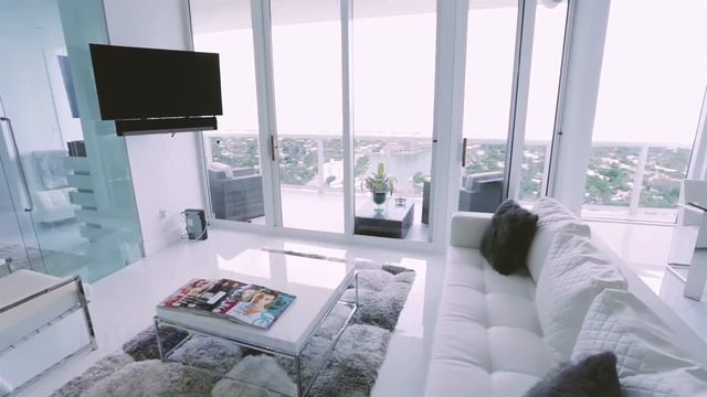 BLUE DIAMOND SOUTH BEACH - MIAMI CONDO TOUR - PH 4306 - $1,199,000.00- PETER J ANCONA смотреть онлайн