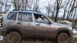 Девочки на Ниве Шевроле, мальчики на Ниве на бездорожье Карьер в Динской Niva off road 4х4