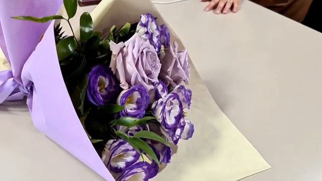 Bouquet Fiori Viola E Lilla E Incarto Bouquet Fiori Pastello - Wrapping Ideas - Fiorista Bandera