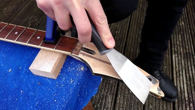 Refinishing a neck-through guitar - Part 2 - Removing the Paint смотреть онлайн