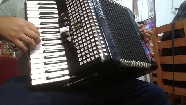 La pollera amarilla acordeon Golden cup a la venta!! смотреть онлайн