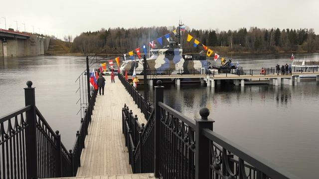 Пассажирский причал у музея «Прорыв блокады Ленинграда» смотреть онлайн