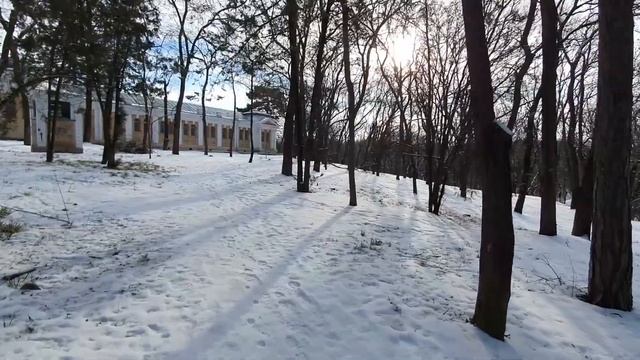 Обычная зимняя прогулка через центральный парк г. Ессентуки смотреть онлайн