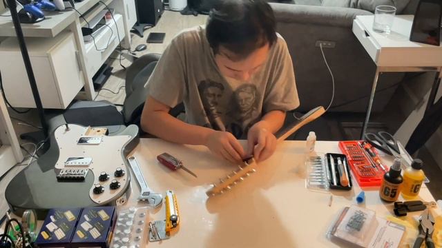 Fender Strat, Martin OMJM, Squier Telecaster - Upgrading hardware / parts / pickups смотреть онлайн