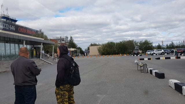 Аэропорт Новый Уренгой имени И.М. Губкина обзор снаружи и изнутри лето 2022. Лето август. смотреть онлайн