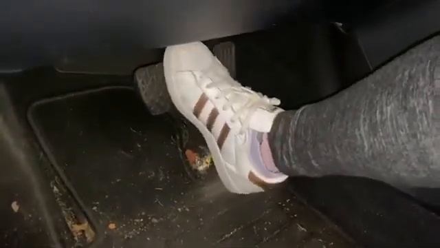 PedalPumping white Adidas Superstars смотреть онлайн