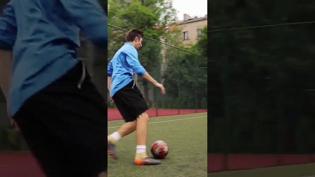 САМАЯ ГЛАВНАЯ ОШИБКА ЗАЩИТНИКОВ В ОТБОРЕ МЯЧА В ФУТБОЛЕ смотреть онлайн