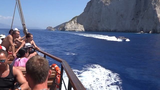 Новый год в бухте Навагио смотреть онлайн