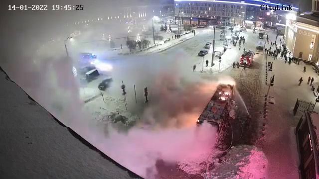 Срочно! Автобус сгорел в Петрозаводске 14.01.2022 смотреть онлайн