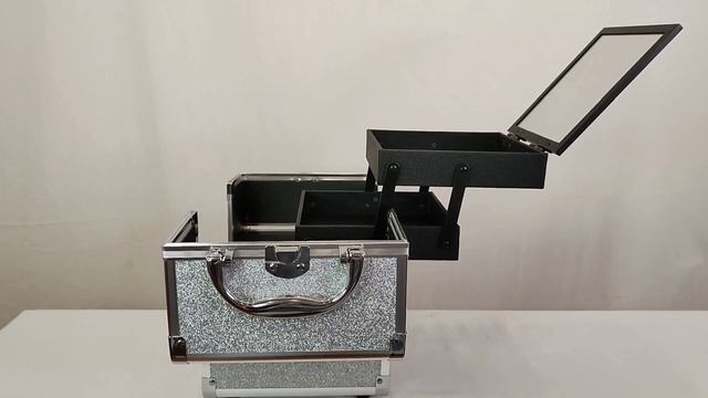 Бьюти кейс CWB 8015 смотреть онлайн