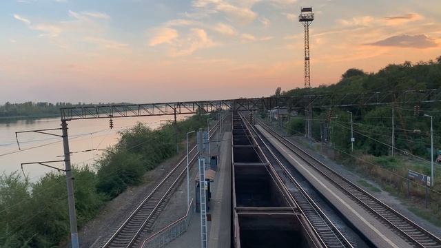 Вид с моста, Электровоз ВЛ80С-2238/1977 с грузовым поездом