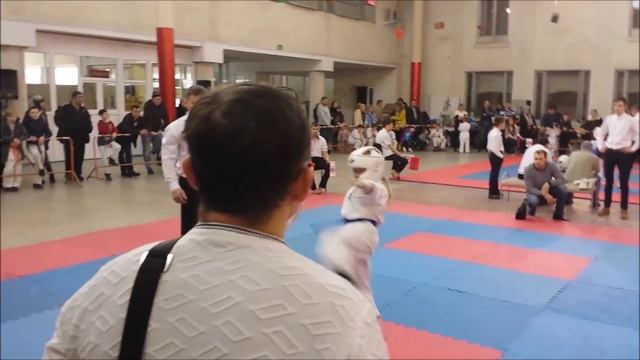 Киокушинкай дети. Открытое первенство каратэ Кекусин-кан. Колодяжная Алиса 7 лет. смотреть онлайн