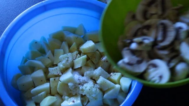 Курица в сливках с картошкой и грибами смотреть онлайн