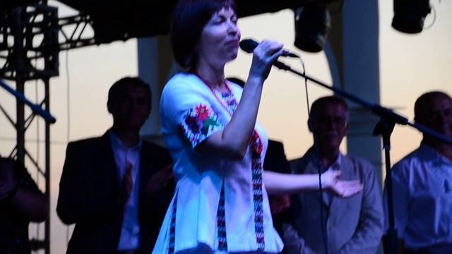 Поет заместитель председателя Херсонского облсовета Оксана Рукавишникова смотреть онлайн