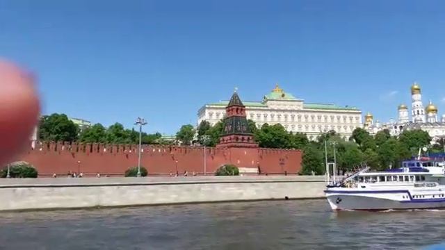 Прогулка на теплоходе по Москве-реке смотреть онлайн