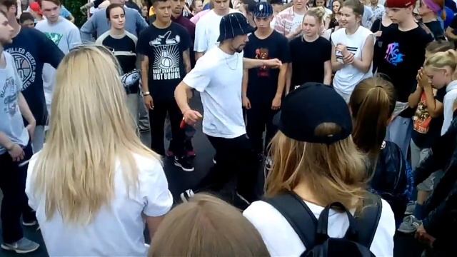 Танцы до упаду. Парк Горького. Москва. Июнь 2017. смотреть онлайн