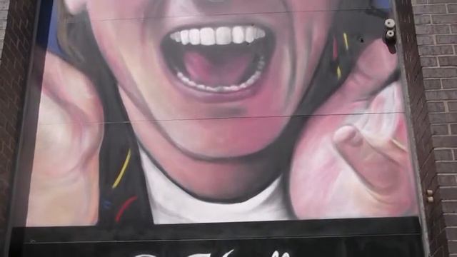 Rik Mayall and Sir Charles Kao murals in Harlow unveiled смотреть онлайн