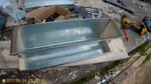 Кормушки утятам, салон красоты для уток)))