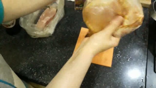 Готовлю ужин,делаю заготовки из курицы смотреть онлайн