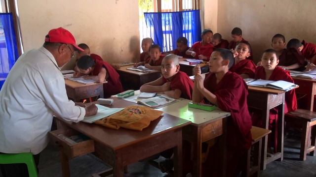 Кхен Ринпоче Лобсанг Гьелцен. Биография, философия и Дрепунг Гоманг смотреть онлайн