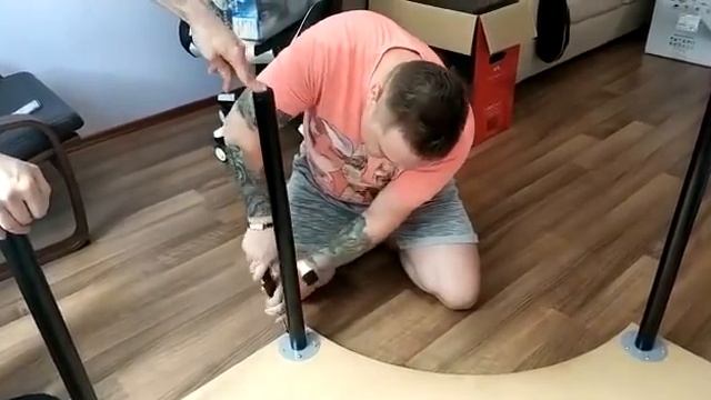 18+. Корзиныч переехал) Сборка стола с улыбкой)) смотреть онлайн